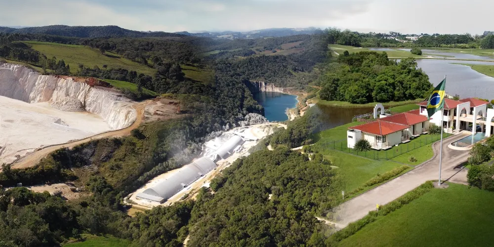 Com jazidas próprias, a empresa tem capacidade de produzir 1,8 milhão de toneladas de calcário ao ano