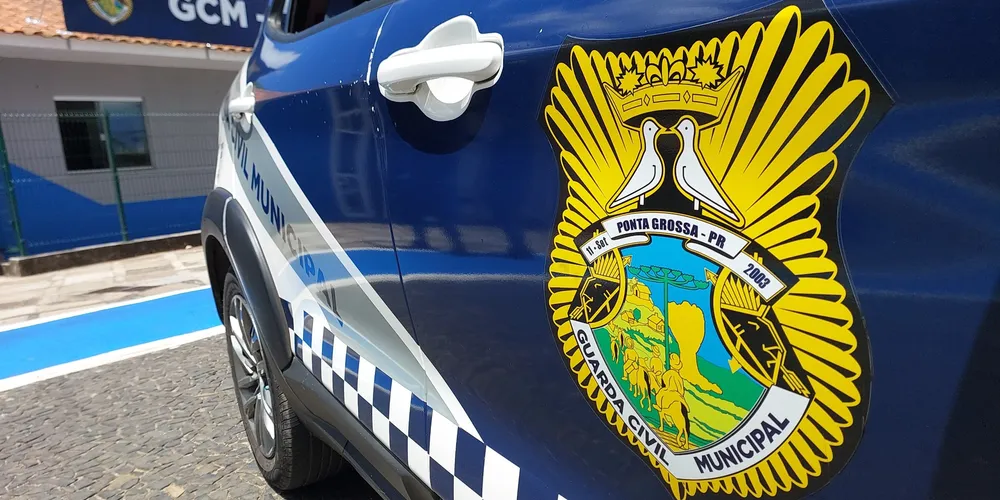 O homem foi detido e levado para a delegacia da polícia civil
