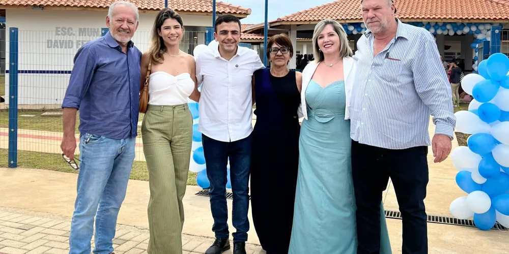 O parlamentar parabenizou os moradores da localidade de Caetano Mendes pela conquista e destacou o trabalho do atual prefeito, Artur Butina