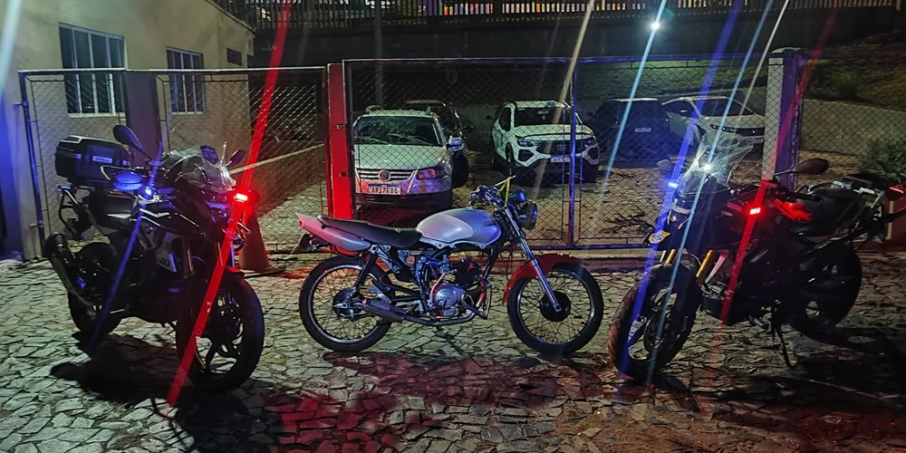 Nada de ilícito foi encontrado com o indivíduo, mas na consulta veicular foi identificado que o motor era de outra motocicleta
