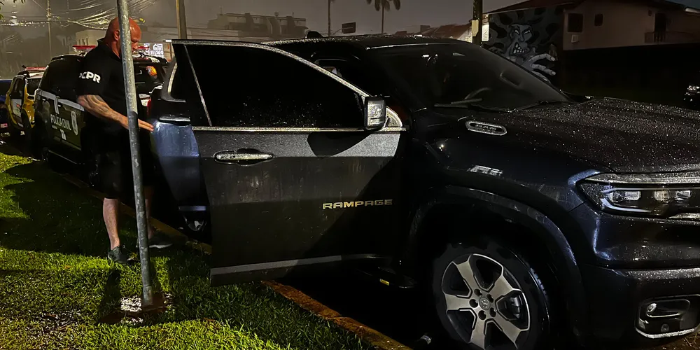 Policiais encontraram pinos de cocaína vazios no veículo