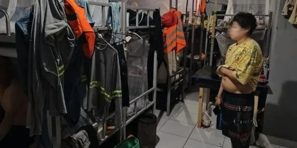 A inspeção constatou que os operários dormiam em camas sem colchão e contavam com um banheiro para cada 30 pessoas