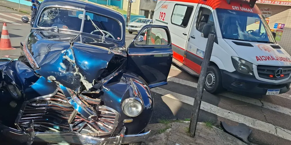 O carro antigo seria usado para levar uma noiva em um casamento na noite deste sábado