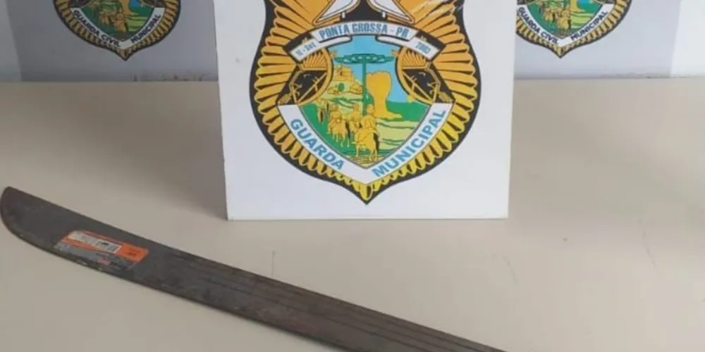 Facão foi apreendido pela equipe da Guarda