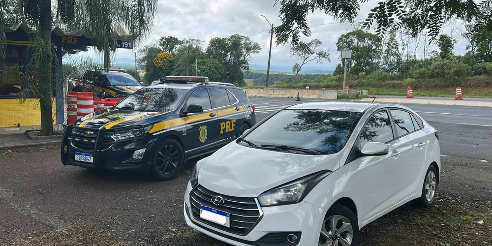 Veículo foi apreendido e levado para a delegacia