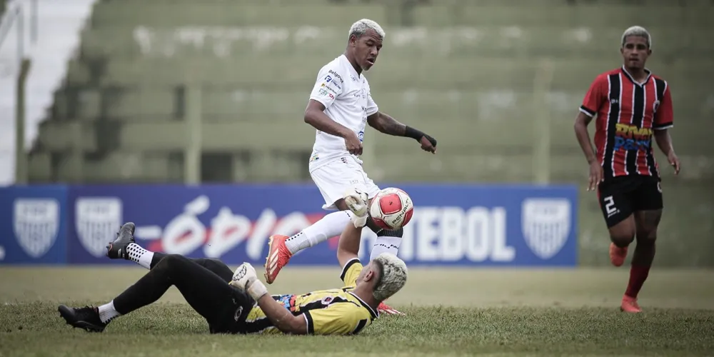 Autor de três gols, Matheus Galdino foi o destaque do jogo. Ele é o artilheiro da competição com cinco gols