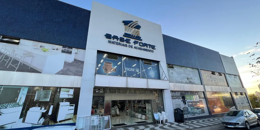 A grande promoção ocorre neste sábado, em ambas as lojas da Base Forte, que abrirão das 8h às 17 horas