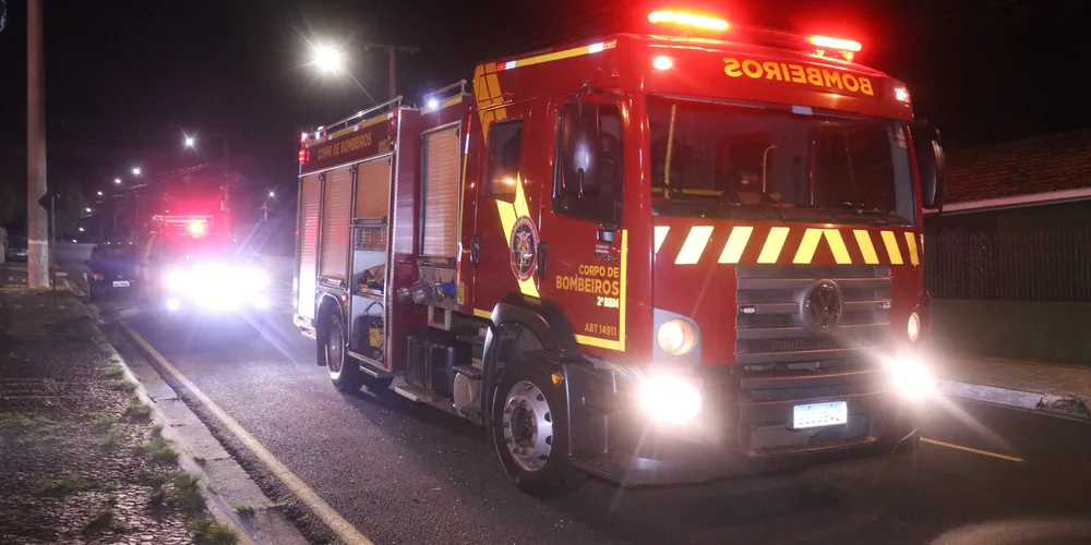 Bombeiros foram acionados para atender à ocorrência por volta de 1h30