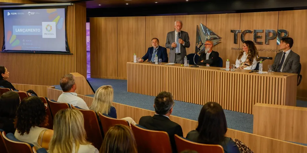 A iniciativa consiste em um programa de capacitação voltado às lideranças locais dos 399 municípios do Estado