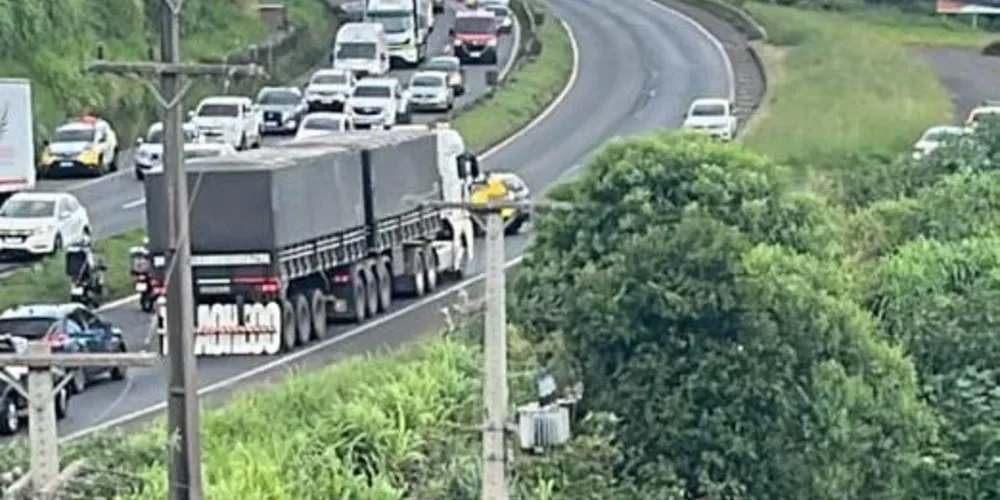Moradores da região registraram imagens da situação atual da BR-376
