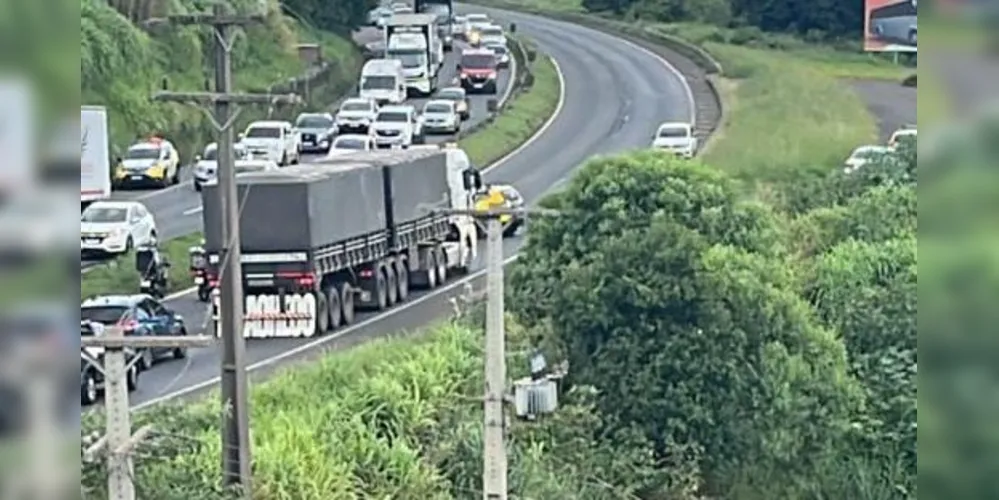 Moradores da região registraram imagens da situação atual da BR-376