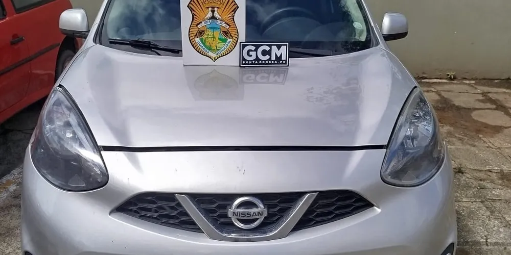 Veículo foi assaltado na noite de sábado, em Ponta Grossa