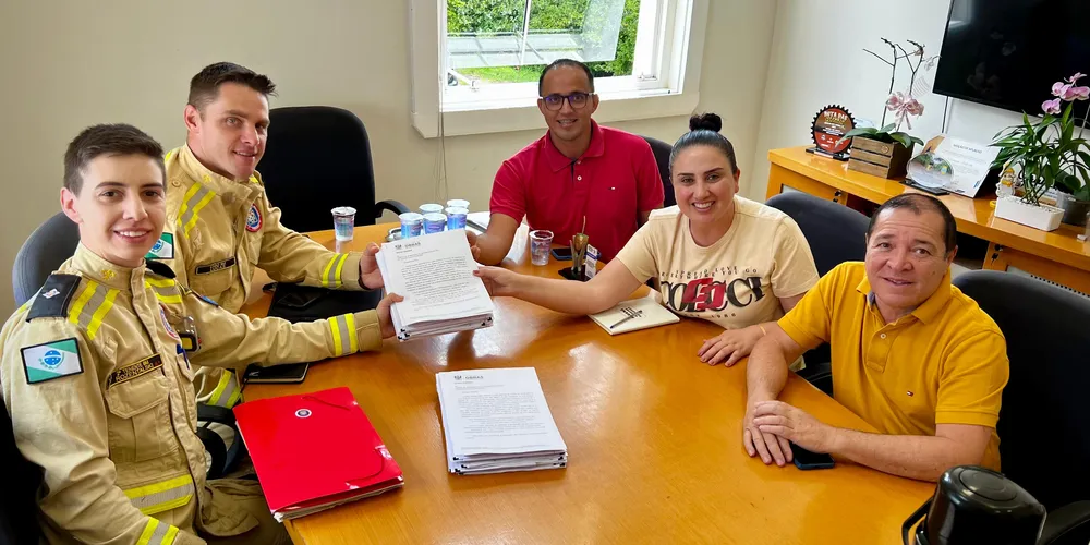 Fernanda Sardanha, Carlos Roberto Chaves, Cleriton Walter, Tenente Mariana Rozentalski e o Cabo Lucas participaram da reunião