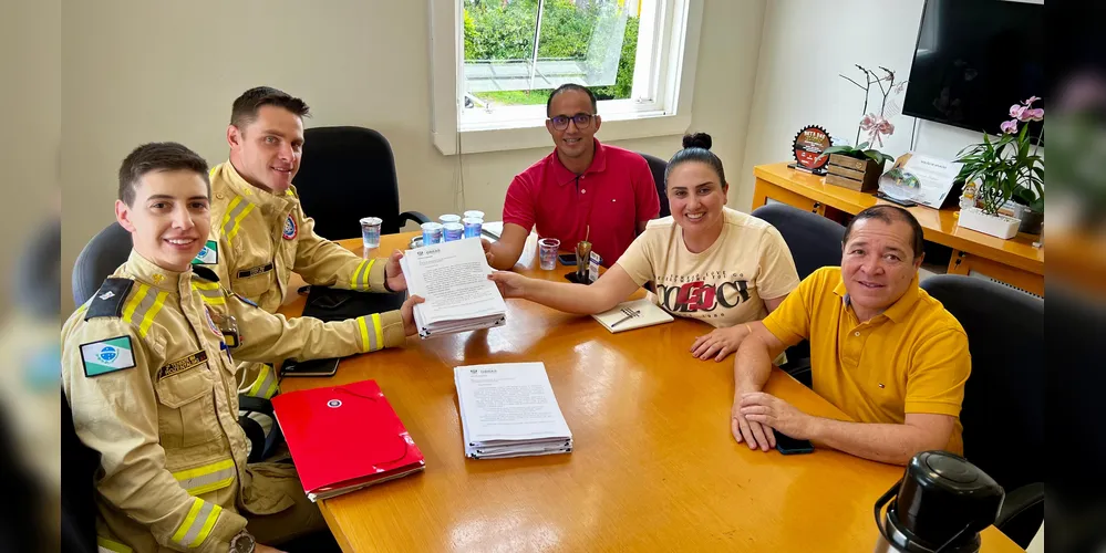 Fernanda Sardanha, Carlos Roberto Chaves, Cleriton Walter, Tenente Mariana Rozentalski e o Cabo Lucas participaram da reunião