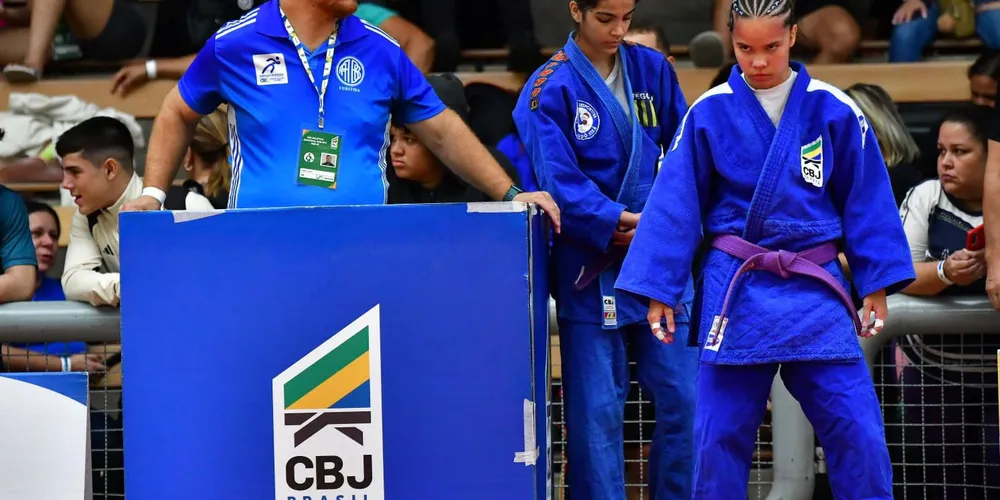 Laura faz parte do "Prata da Casa", incentivo municipal que ajuda com os gastos e carreira do atleta