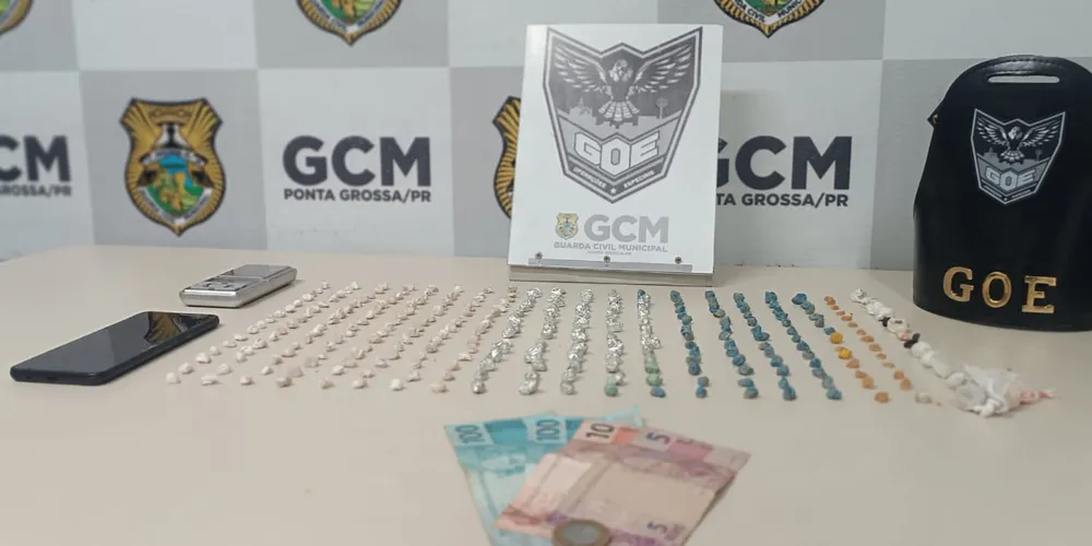 O material foi apreendido pelos agentes