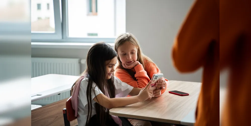 A lei da proibição do uso de celulares nas escolas públicas e privadas foi sancionada em janeiro deste ano