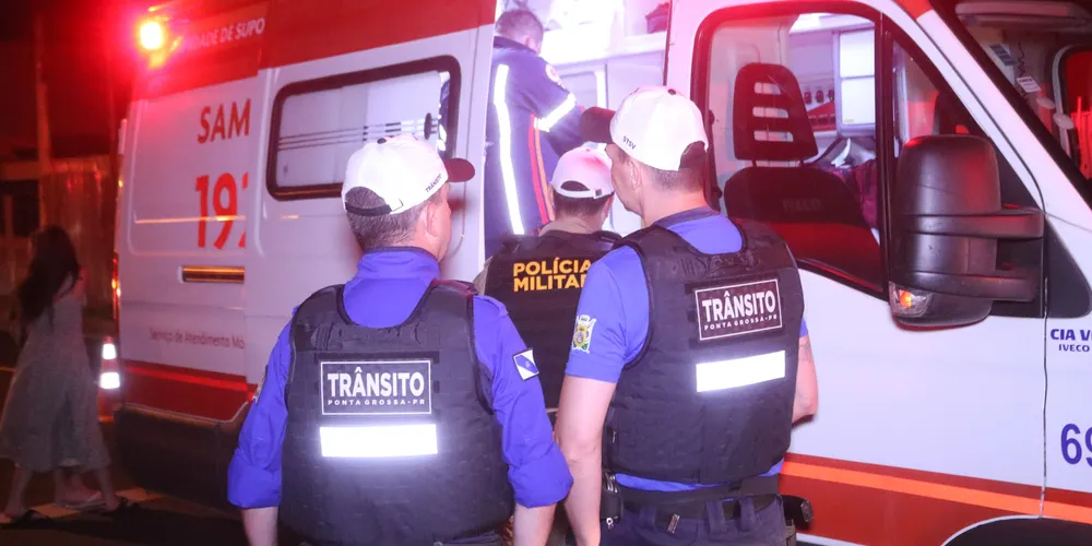 Ambas as vítimas foram encaminhadas ao Hospital Regional de Ponta Grossa.