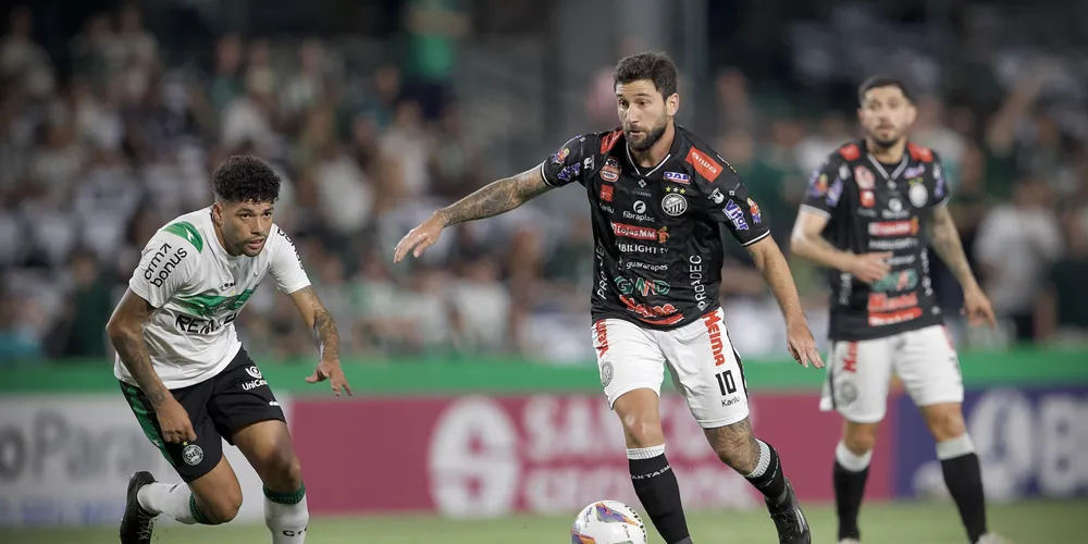Gabriel Boschilia perdeu um pênalti no começo do segundo tempo da partida
