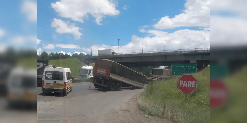 Na imagem, é possível perceber que se trata de um veículo longo