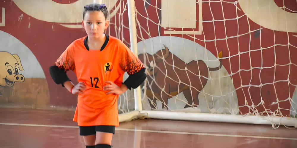 Yani Manuela é goleira da 'Escolinha Furacão'