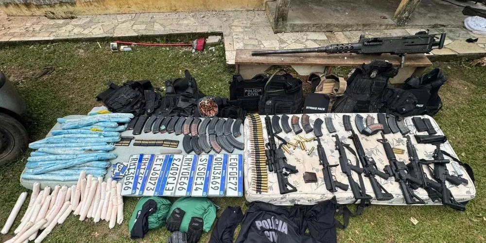 Com o avanço das investigações, foi identificado o esconderijo do grupo, que estava armado com uma metralhadora .50, fuzis e diversos explosivos