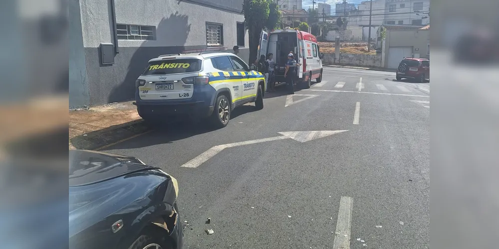 Colisão envolvendo carro e moto aconteceu na tarde dessa segunda-feira (06) em Ponta Grossa