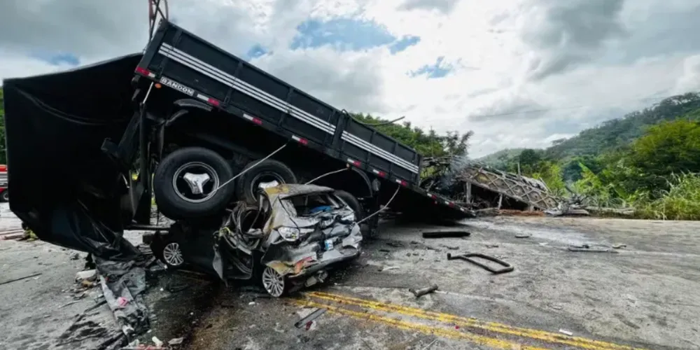 Acidente em rodovia deixa 22 mortos em Minas Gerais