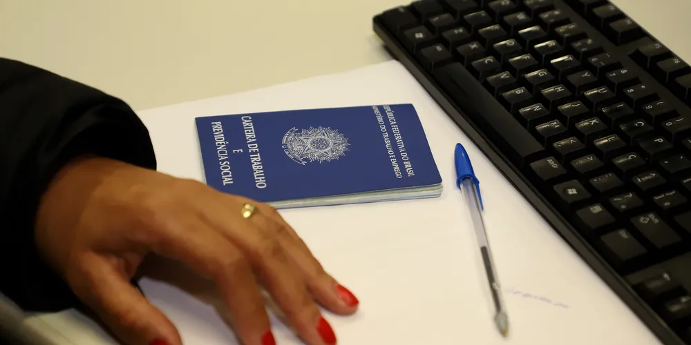 Há dezenas de vagas para pessoas sem experiência e com experiência