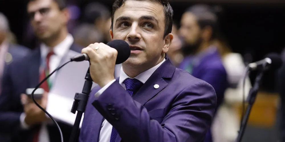Aliel Machado (PV) parabenizou o trabalho do diretor-geral de Itaipu, Enio Verri, durante discurso na Câmara dos Deputados