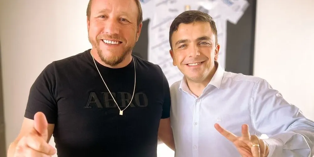 Deputado Aliel Machado ao lado do prefeito de Rebouças, Laércio Cipriano