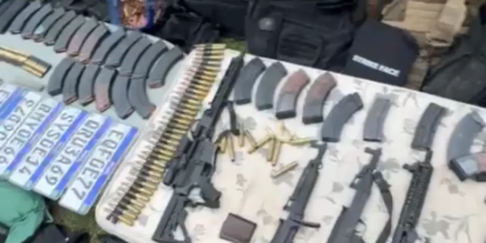 Foram apreendidos armamentos de extrema letalidade