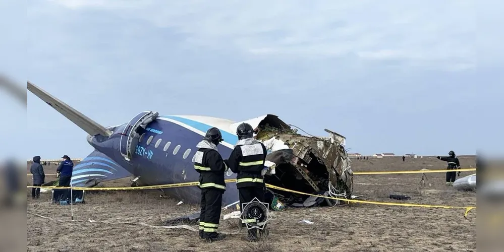 Avião com 67 passageiros cai no Cazaquistão; 32 sobrevivem