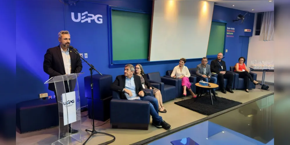 Participaram do encontro a prefeita Elizabeth Schmidt; o reitor, Miguel Sanches Neto; a vice-presidente do CREA-PR, Margolaine Giacchini; entre outros convidados