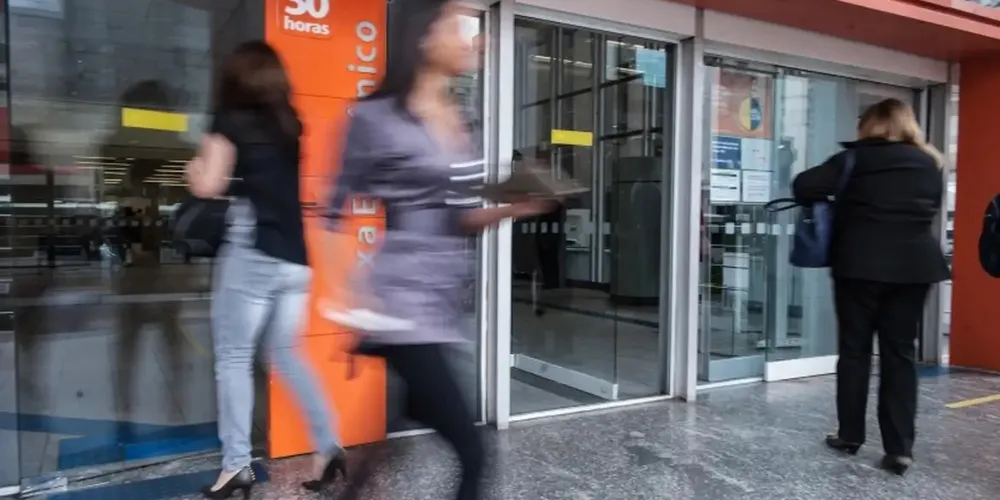 No dia 25 de dezembro e 1º de janeiro, feriados nacionais, não há expediente bancário