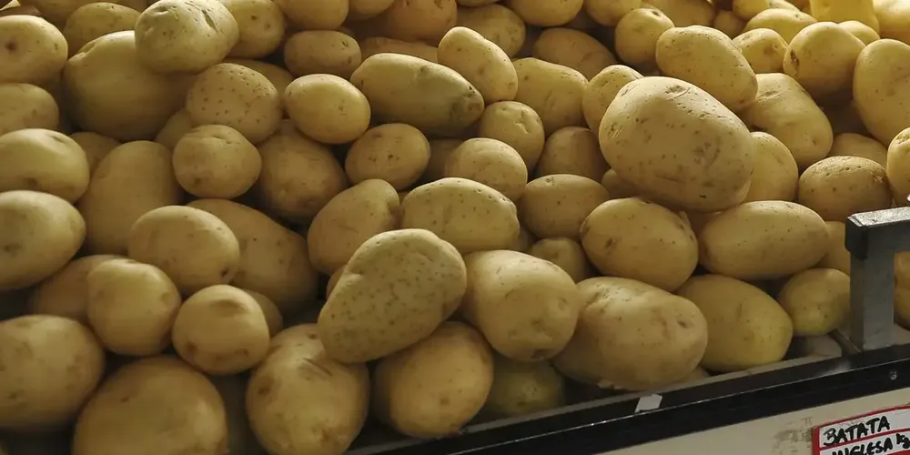 A batata teve a maior variação negativa com 30,13%