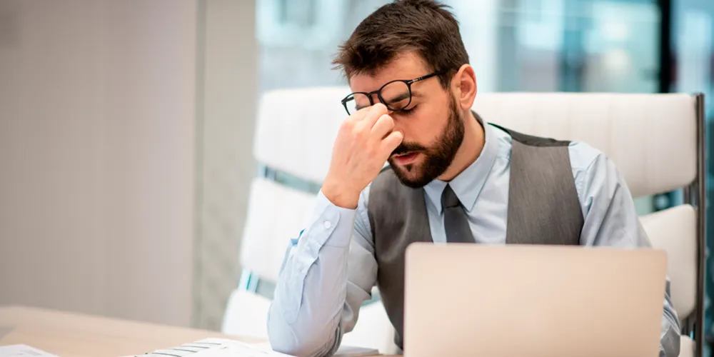 Burnout, ou síndrome de esgotamento profissional, é um distúrbio emocional causado por situações de trabalho desgastantes