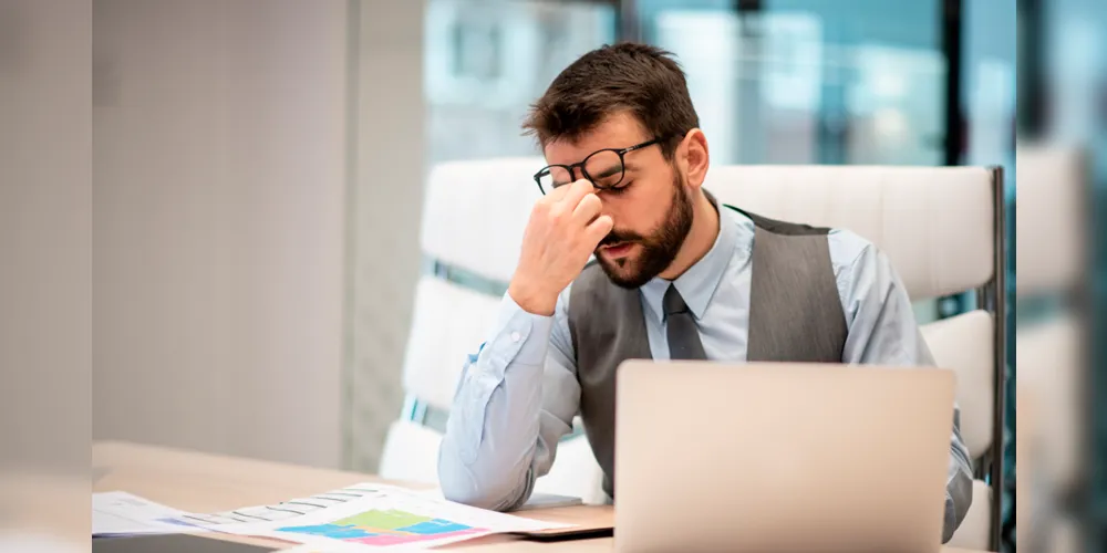 Burnout, ou síndrome de esgotamento profissional, é um distúrbio emocional causado por situações de trabalho desgastantes