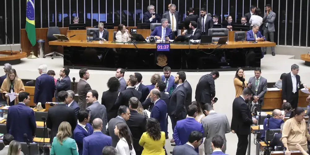 A PEC traz mudanças no abono salarial, no Fundeb, e prorroga a Desvinculação das Receitas da União