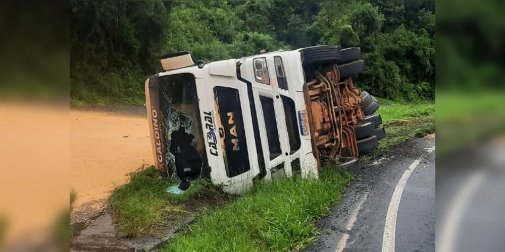 Acidente aconteceu nesse domingo (19), na PR-090, em Piraí do Sul, nos Campos Gerais