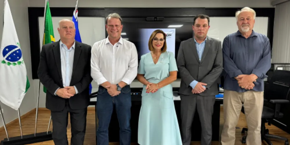 Samir Moussa (diretor administrativo), Mauricio Rivabem (prefeito), Chrystiane Chemin (vice-prefeita), Rafael Rogiski (presidente) e Luciano Klos (diretor financeiro)