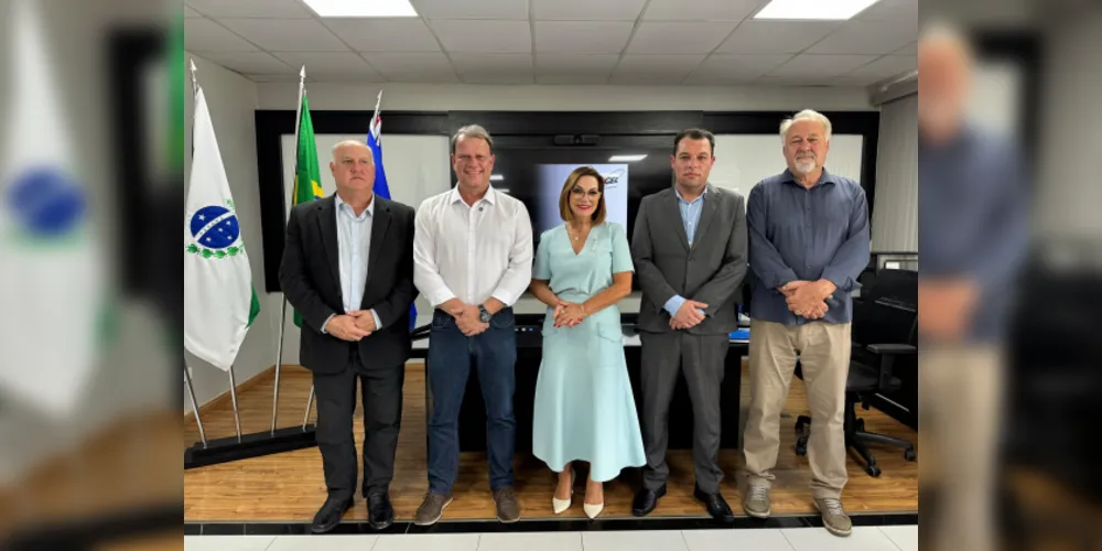 Samir Moussa (diretor administrativo), Mauricio Rivabem (prefeito), Chrystiane Chemin (vice-prefeita), Rafael Rogiski (presidente) e Luciano Klos (diretor financeiro)