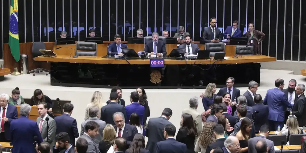 O relator do texto, deputado Reginaldo Lopes (PT-MG), leu o relatório na segunda-feira (16) à noite