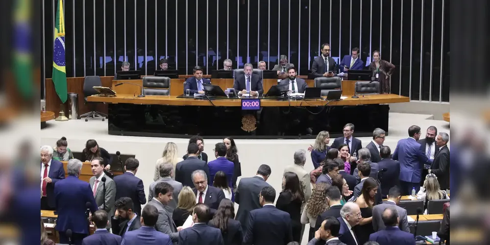 O relator do texto, deputado Reginaldo Lopes (PT-MG), leu o relatório na segunda-feira (16) à noite