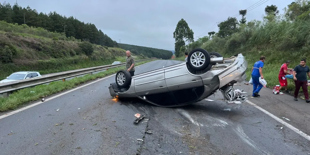 Acidente aconteceu na manhã desta sexta-feira (27)