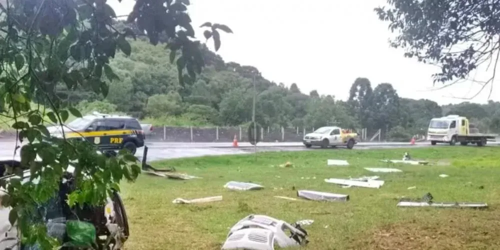 Um capotamento foi registrado na tarde dessa quarta-feira (1º) na BR-277, em Campo Largo, na Região Metropolitana de Curitiba