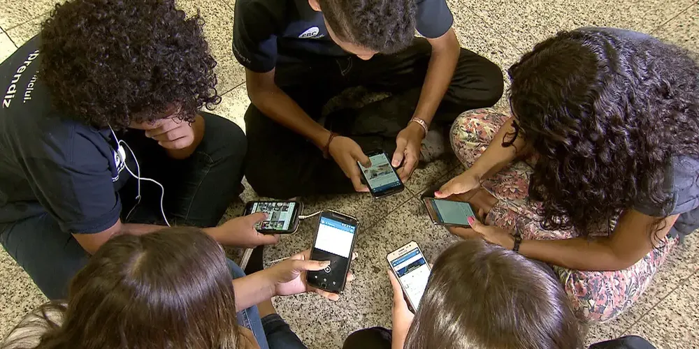 Sem os celulares os alunos deverão participar e interagir nas atividades