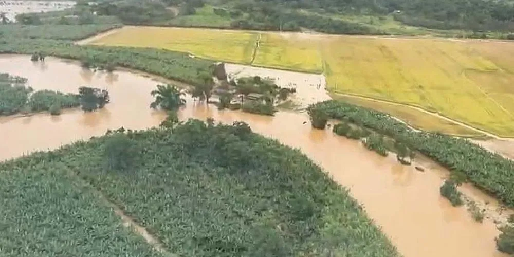 Alto índice pluviométrico fez os rios subirem e causarem alagamentos