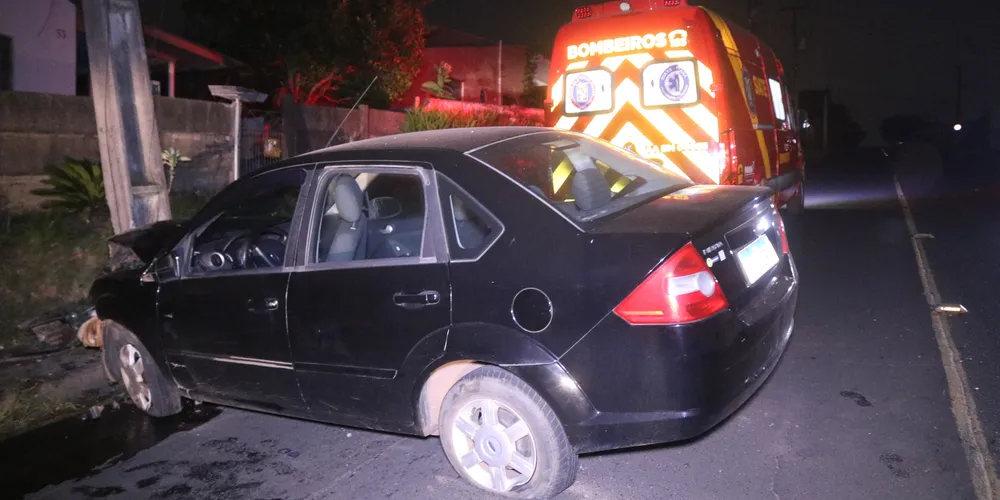 Acidente aconteceu na madrugada desta sexta-feira (17)