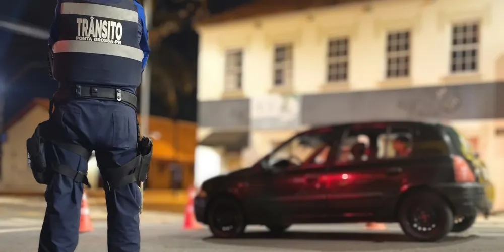 Equipe de Trânsito e Segurança abordou o condutor do veículo, o qual estava sem habilitação